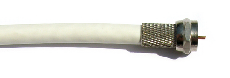 Skrutkovací F-konektor a koaxiálny kábel s pochybnou kvalitou